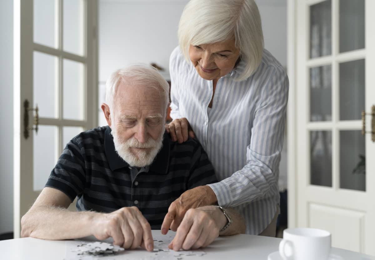 Cuidar a un enfermo de Alzheimer agota a los familiares: lo que debes saber