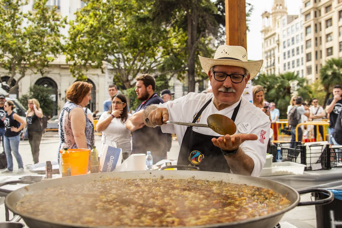 World Paella Day en Valencia: 12 chefs compiten y paella a 6 €