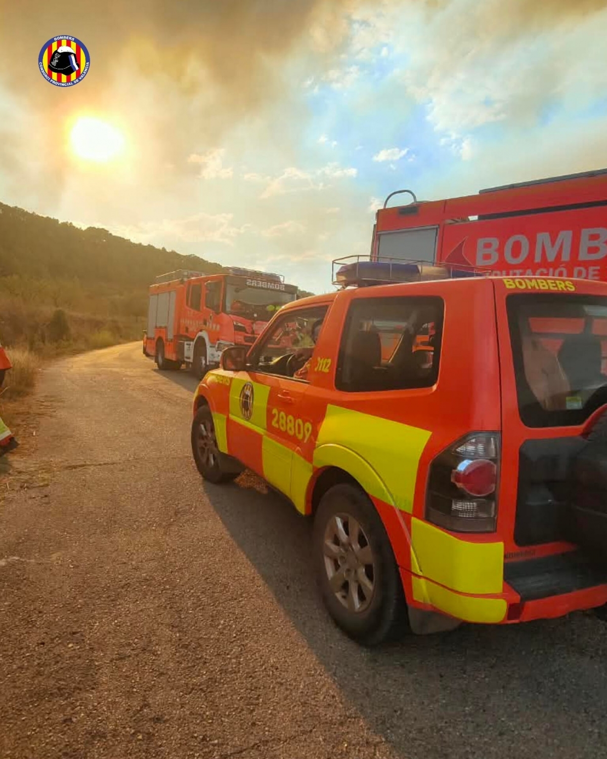 Incendio en Tuéjar obliga a desalojar camping y granjas, dos bomberos heridos