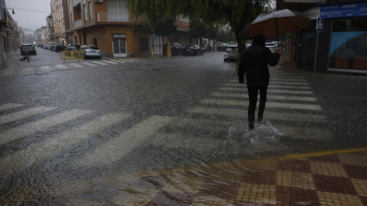 Aemet eleva a rojo y la Generalitat lanza ES‑Alert por lluvias intensas