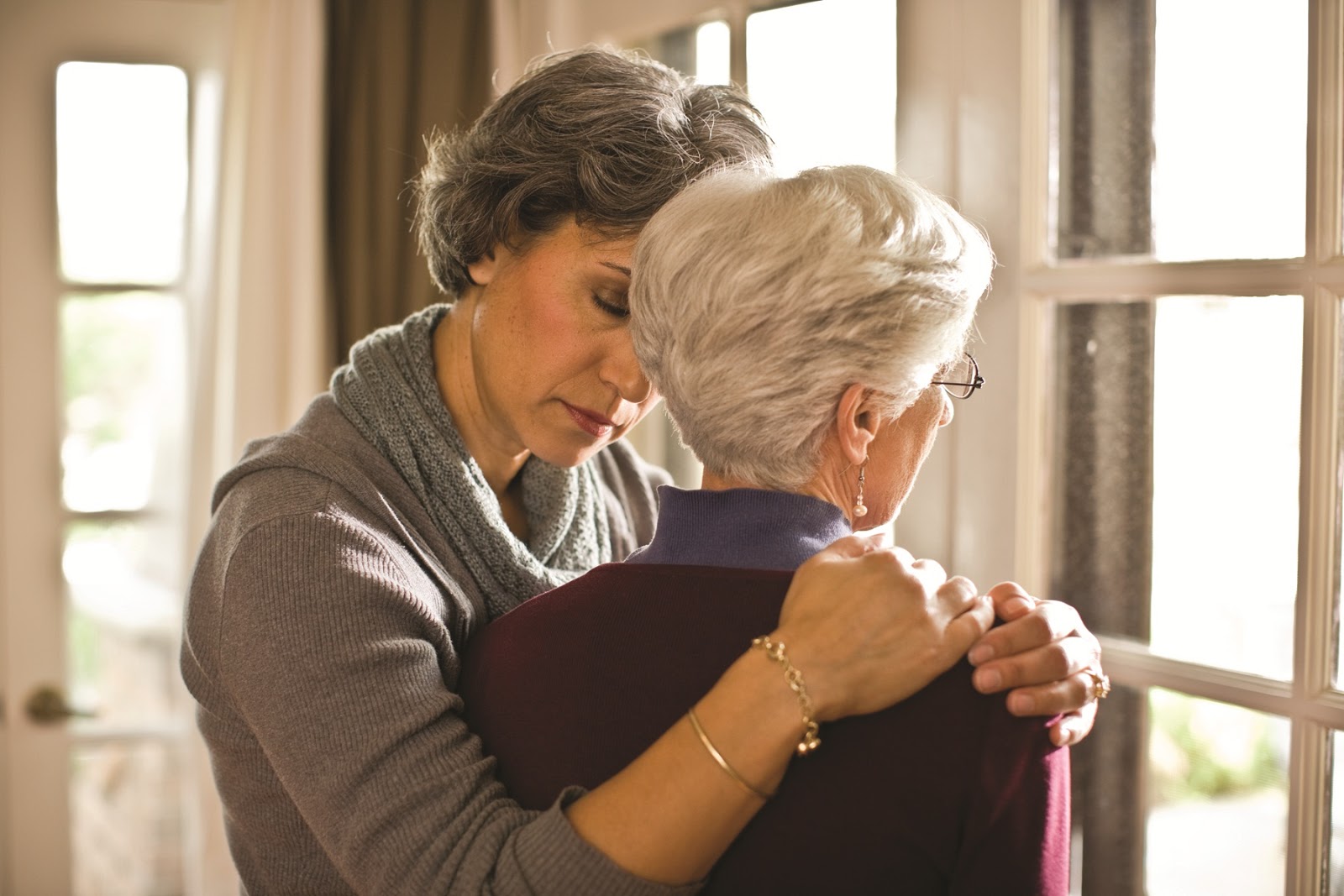 Cuidar a un enfermo de Alzheimer agota a los familiares: lo que debes saber