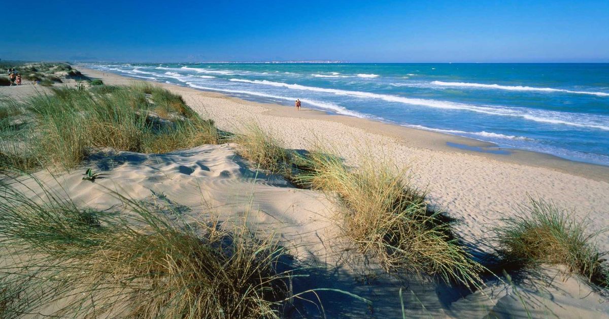 Dos jóvenes mueren ahogados en la playa de los Vivers, Guardamar