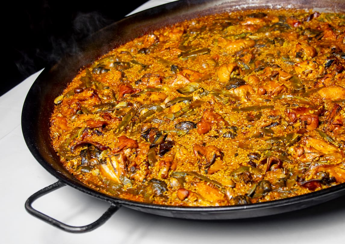 Paella valenciana de Casa Roberto, con pollo, conejo y caracoles