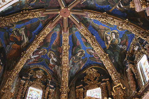 Frescos renacentistas en la bóveda del altar mayor de la Catedral de València