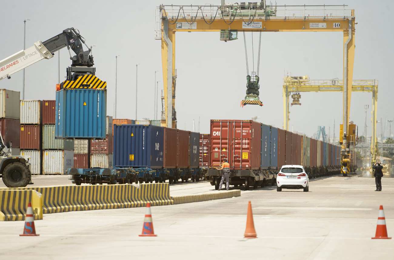 Cosco sube 34 millones en el Puerto de Valencia y eleva 2,2% el tráfico