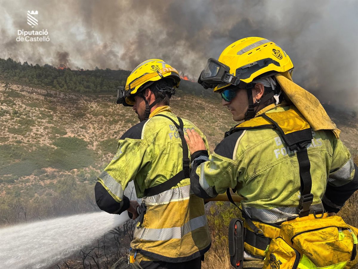 Incendio en Segorbe se vuelve violento y obliga a evacuar Gátova