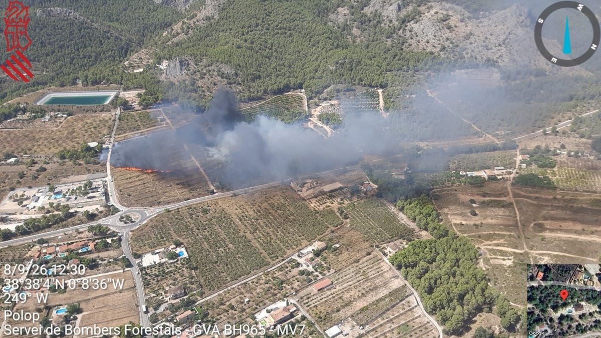 Incendio en Polop: medios terrestres y aéreos siguen trabajando