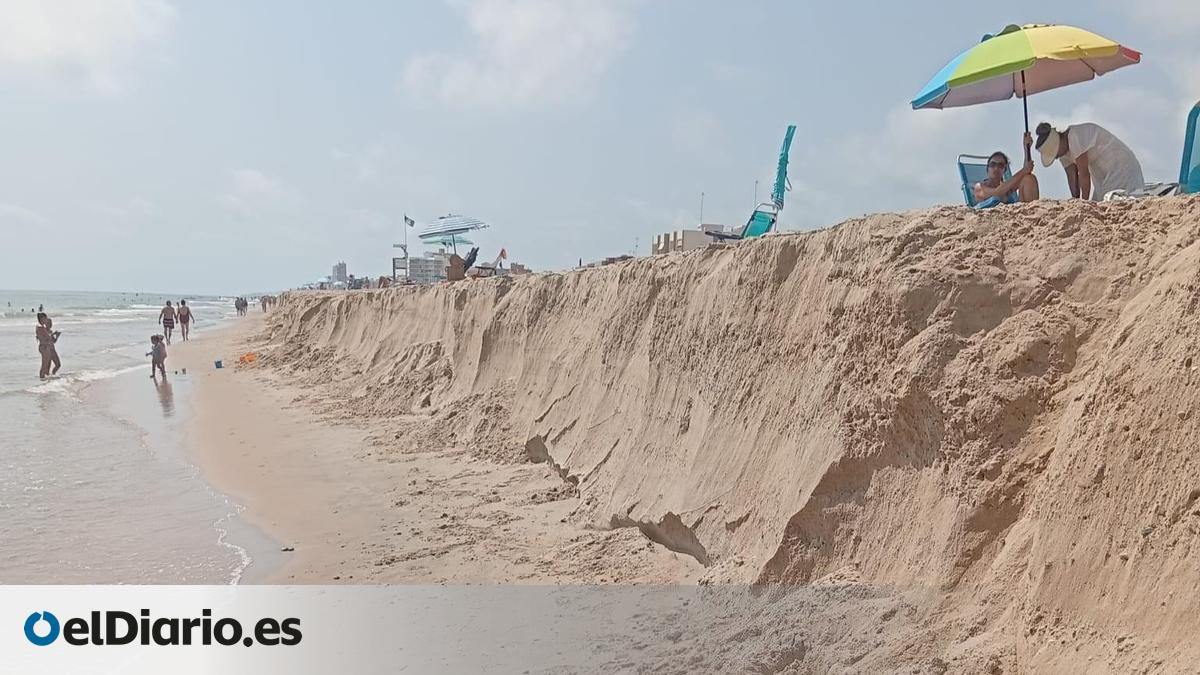 Escalones de arena en playas valencianas: el nuevo obstáculo del verano