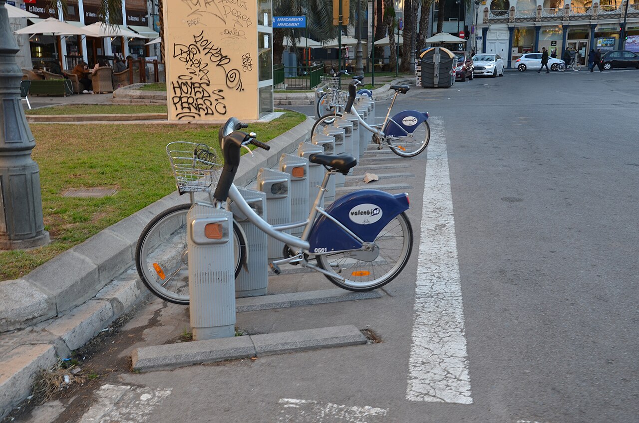 Valenbisi: tarifas, abonos y trucos para moverte en bici pública