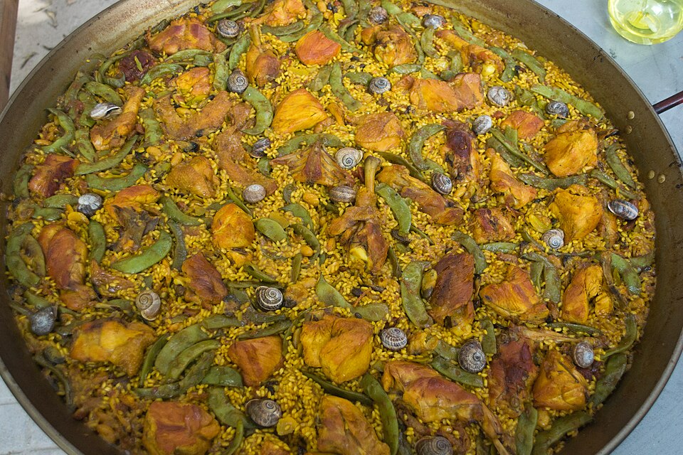 Paella cocinada en el Concurso Internacional de Paella Valenciana de Sueca