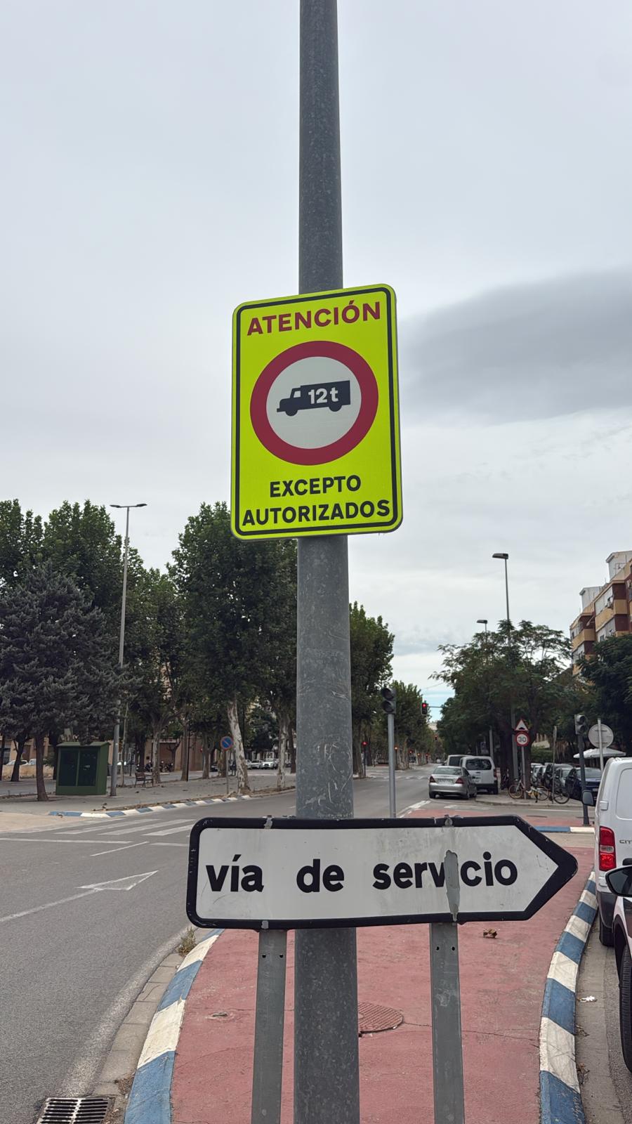 Sedaví prohíbe camiones >12 t en avenida País Valenciano y refuerza vigilancia