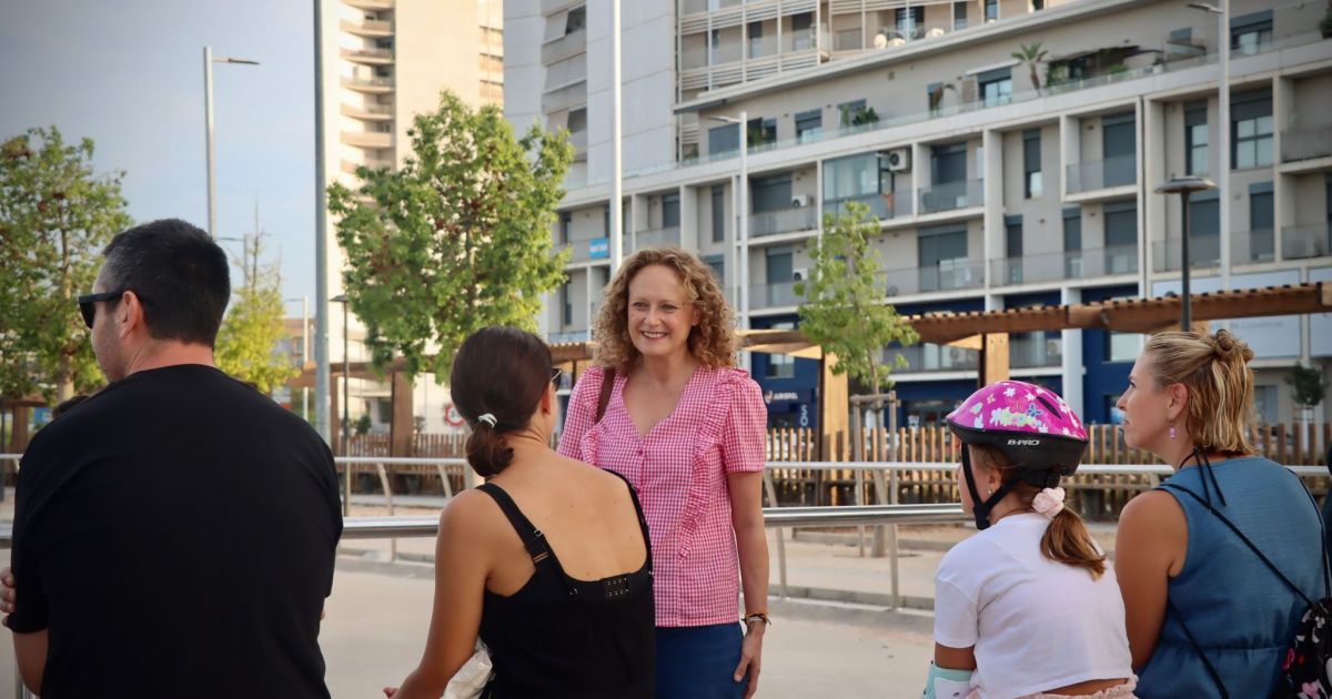 Torrent renueva su pista de patinaje y reabre la cafetería del Parc Central